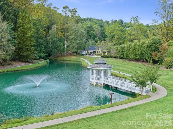 66 High Fields Ct, Hendersonville, NC 28791