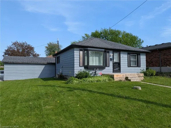 3 Maitland Ave, Hamilton, ON L9A 3J4