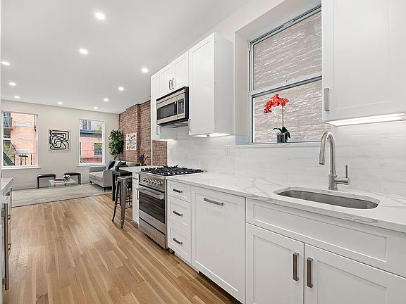 3rd image of 327 W 11th St APT 3W