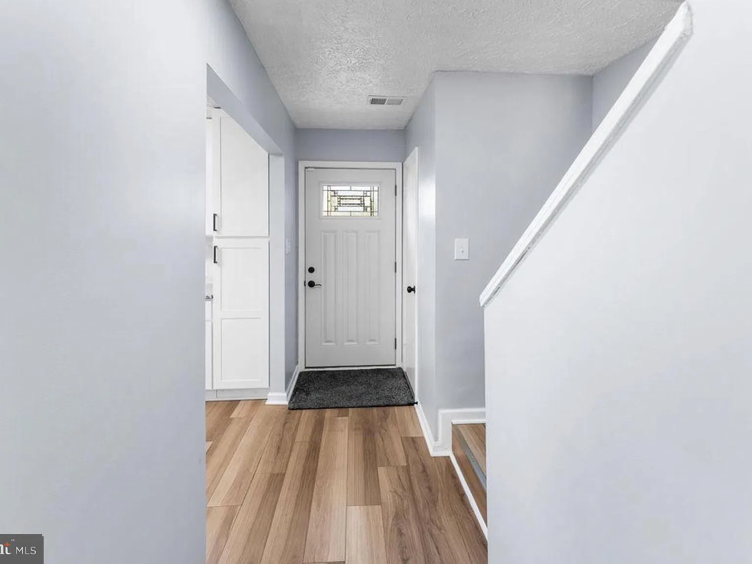 3 bed, 1.5 bath, 1398 sqft, $2,350 — Photo 4