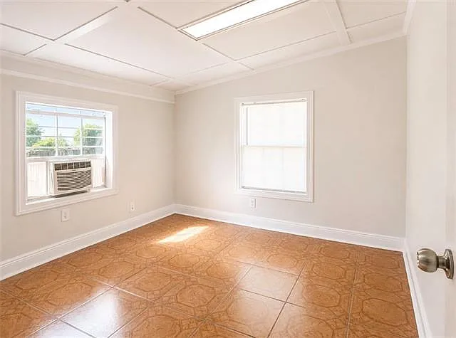 3 bed, 1.5 bath, 1300 sqft, $1,800 — Photo 4