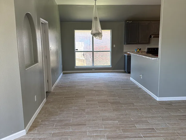 2704 Trent Trl — Photo 4