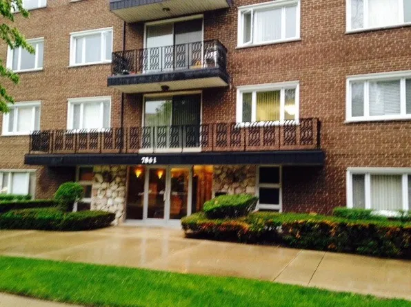 7861 Niles Center Rd APT 304, Skokie, IL 60077