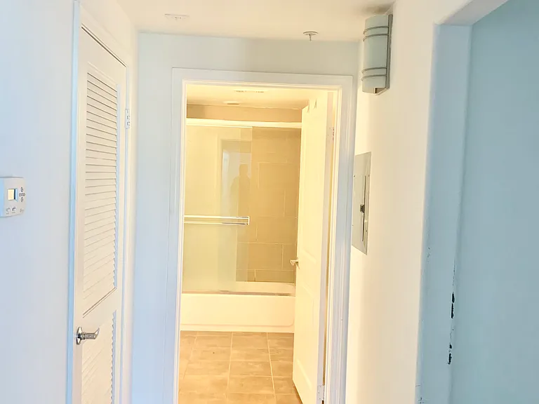 The Watermarque Apartments — Photo 69
