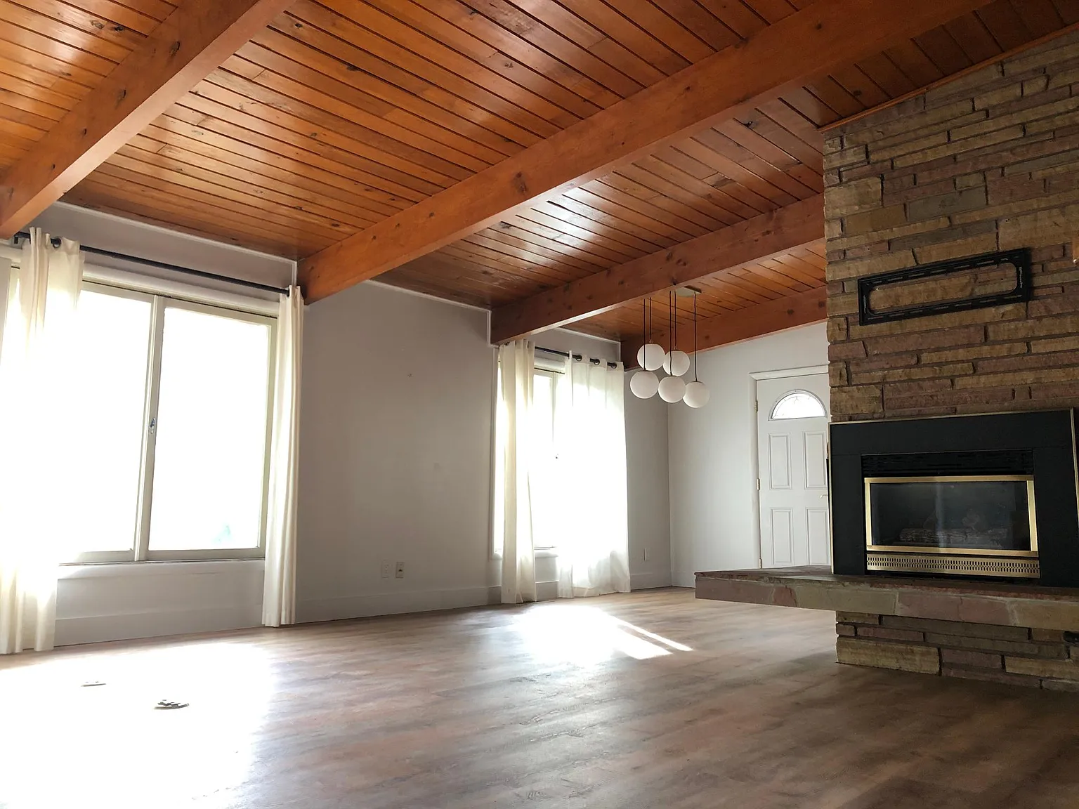 1146 Poly Dr — Photo 3