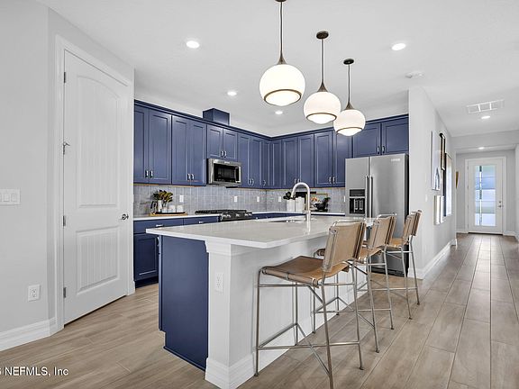 4th image of 864 ROOSTER HOLLOW Way