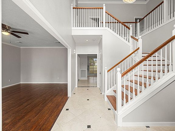 3rd image of 7915 Capri Cir
