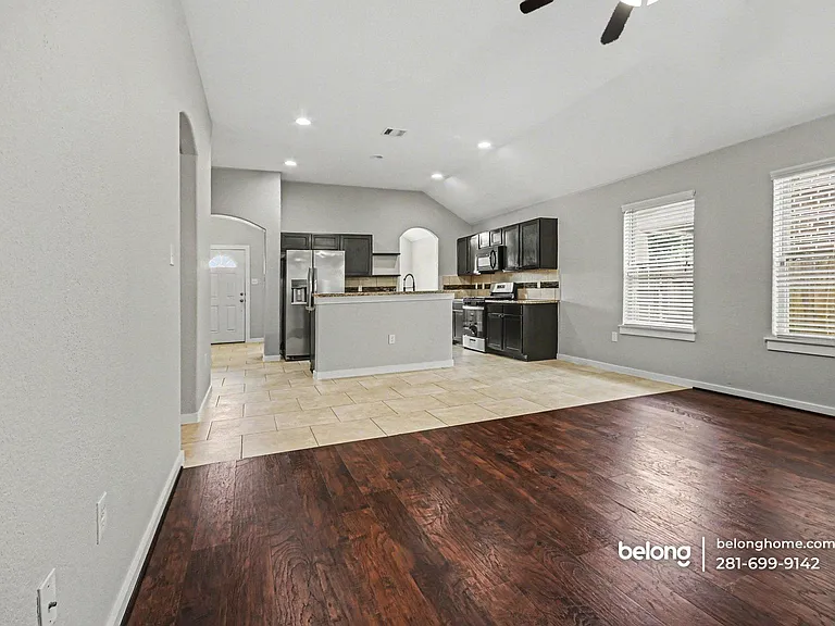 6911 Rosemont Ct — Photo 3