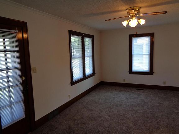4th image of 2223 Avenue G