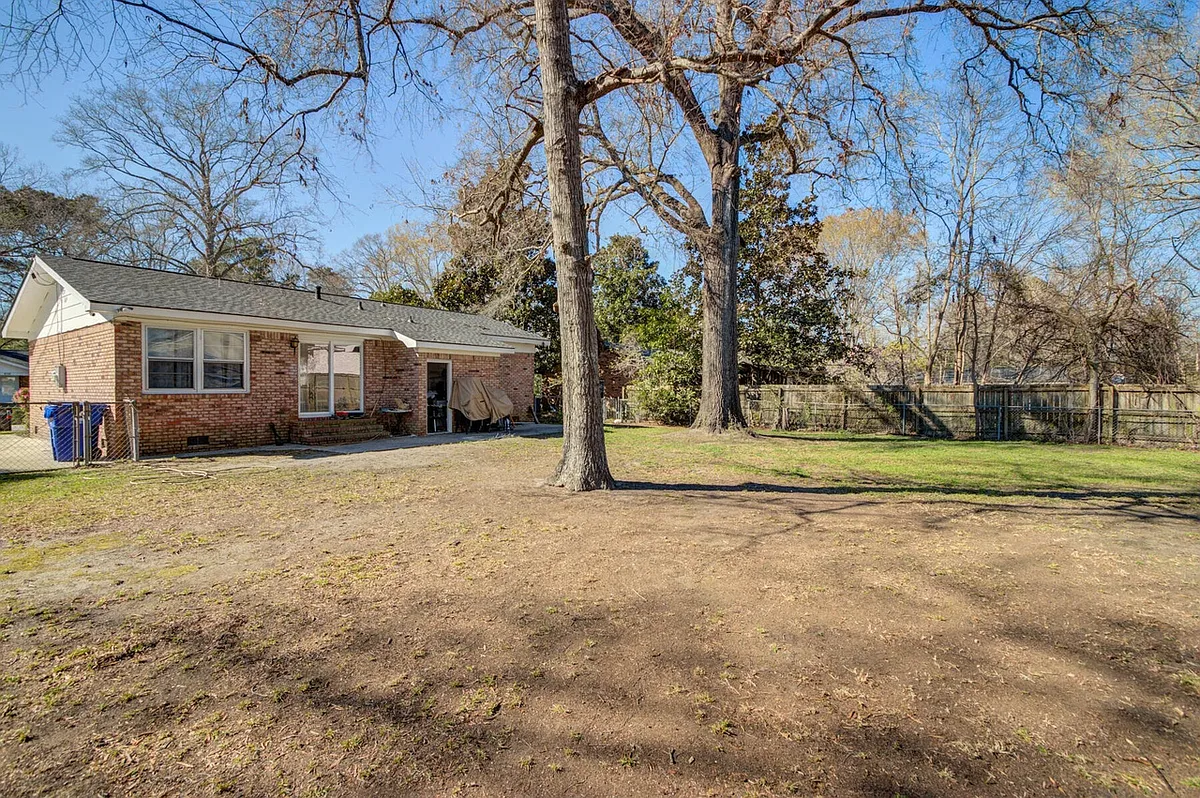 Building Photo - 8734 Auburn Dr