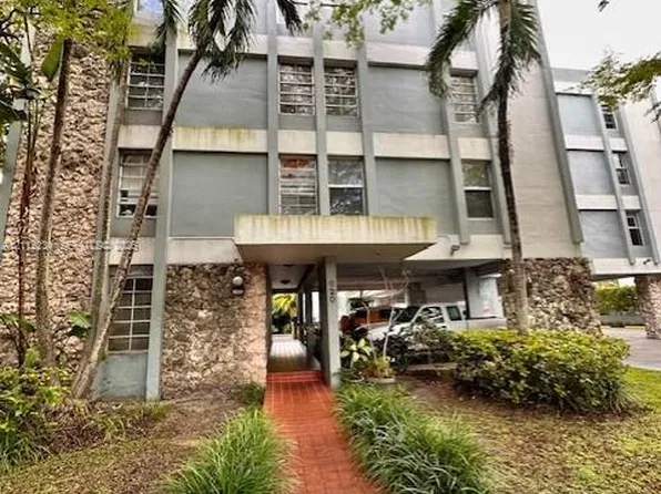 820 Salzedo St APT 305, Coral Gables, FL 33134