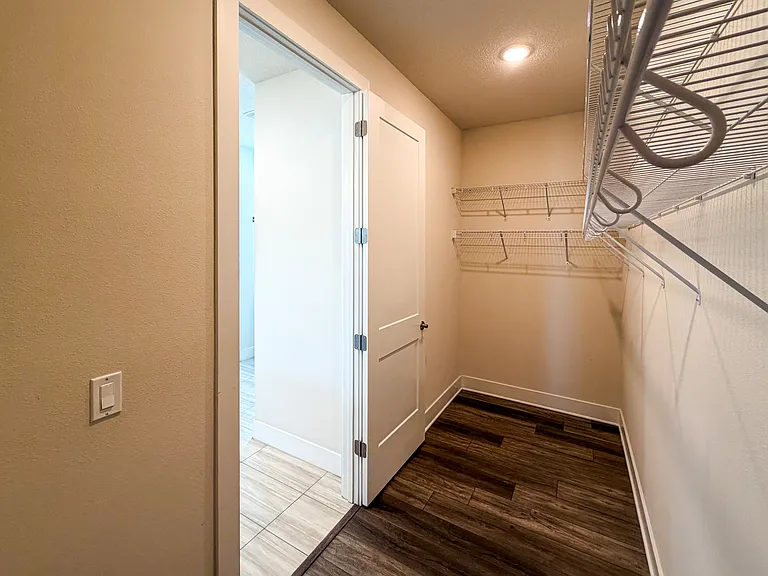 2065 Paragon Cir W — Photo 9