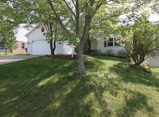 1253 W Bloomingfield Dr, Whitewater, WI 53190