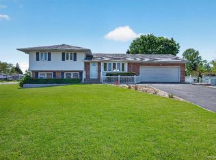 8 Whitebirch Ln, Commack, NY 11725