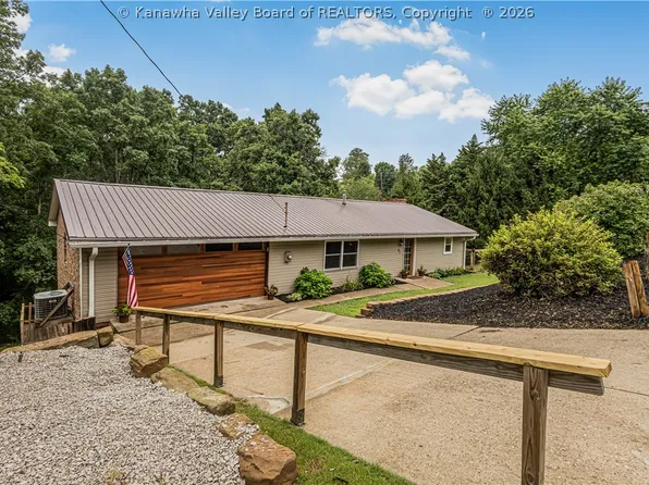 32 Nuthatch Ln, Parkersburg, WV 26104
