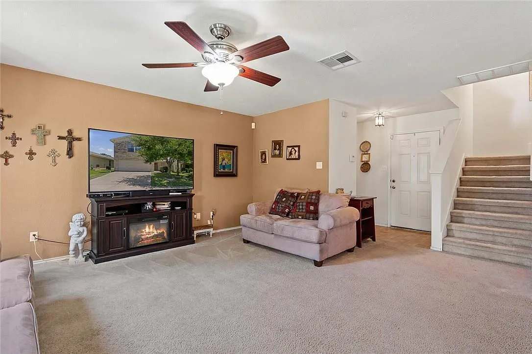 3 bed, 2.5 bath, 1700 sqft, $1,850 — Photo 3