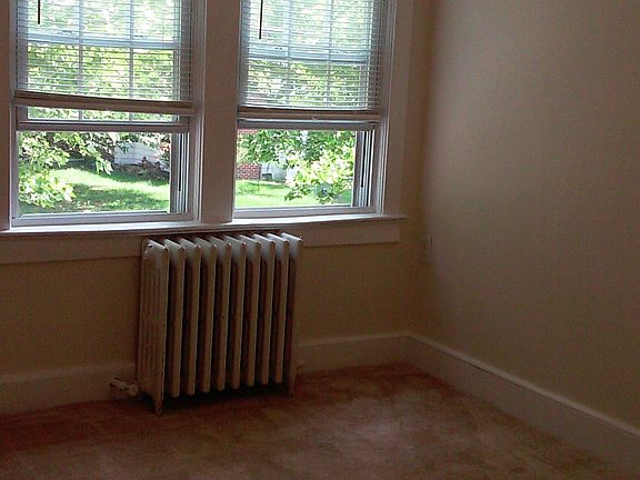 Bdrm with closet and ceiling fan