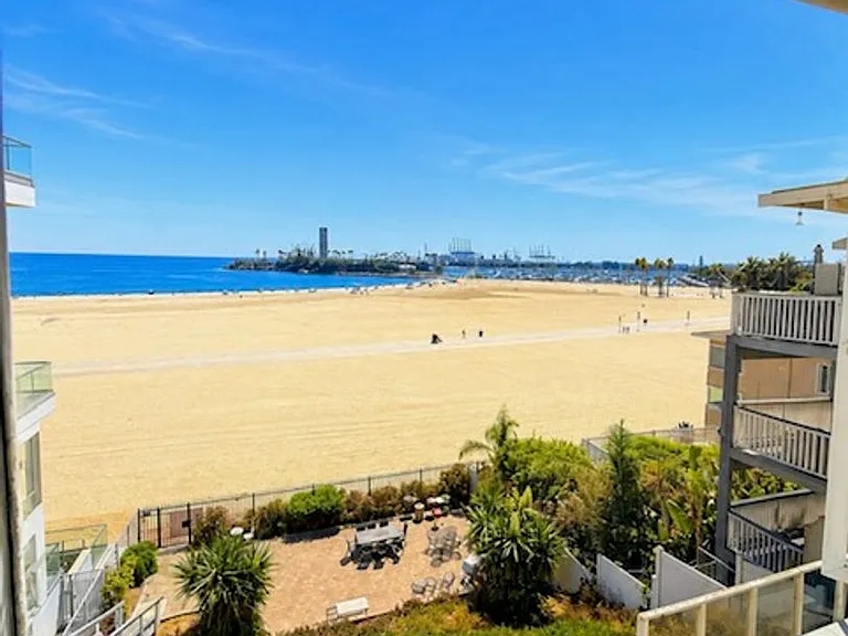 1100 E Ocean Blvd #13-92 — Photo 14