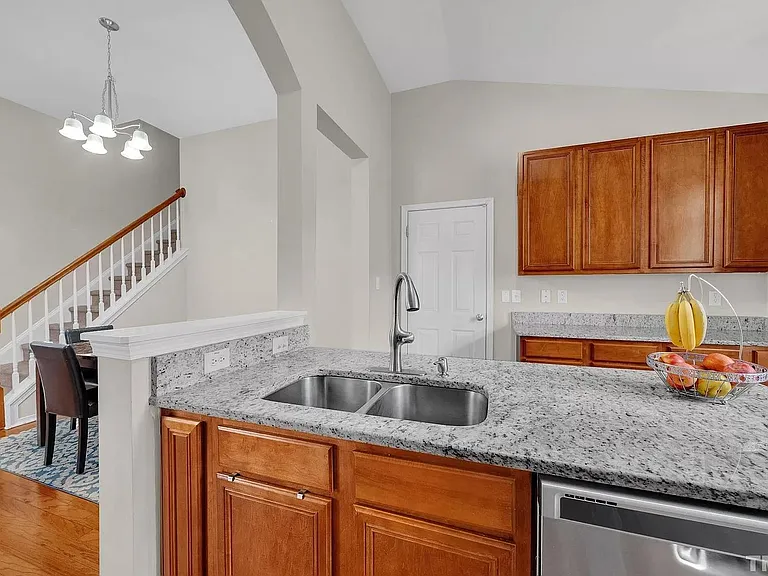 401 Courthouse Dr — Photo 6