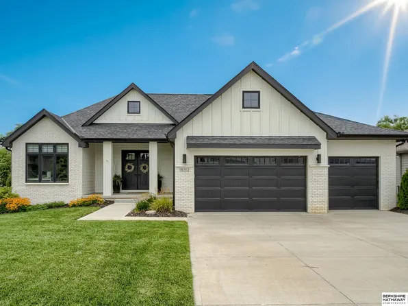 18312 Cheyenne Rd, Omaha, NE 68136