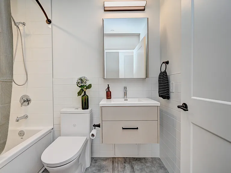 415 Duke St W — Photo 34