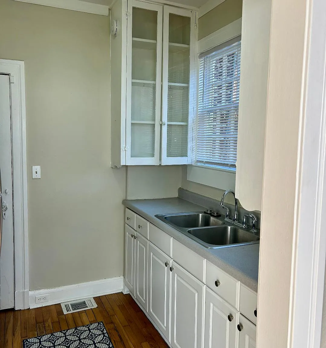 2215 Saint Johns Ave — Photo 3