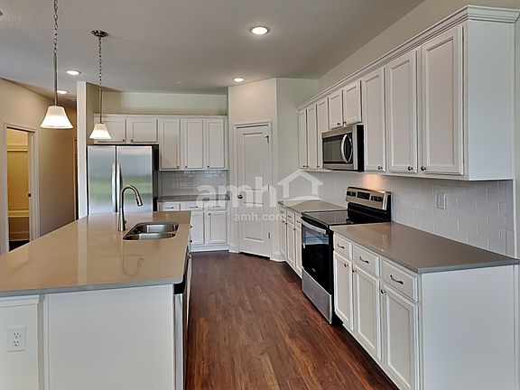3rd image of 500 Onate Cir