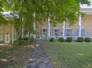 2 Salt Sulphur Ln, Union, WV 24983