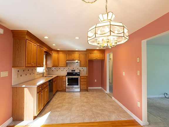 3rd image of 16 Isabel Cir