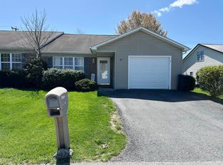 37 Village Rd, Lewisburg, WV 24901