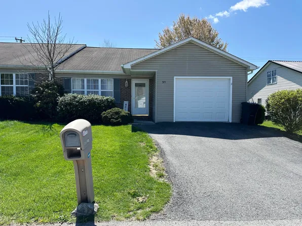 37 Village Rd, Lewisburg, WV 24901