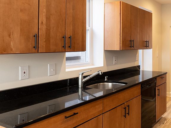 4th image of 704 S Highland Ave