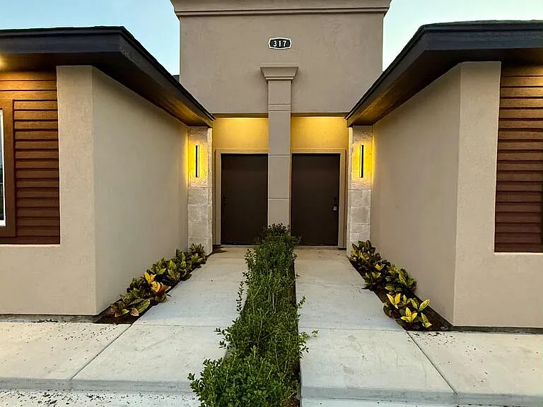 317 Avenida Del Sol #B — Photo 25