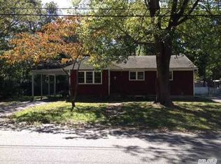 10 Poncho Dr, Mastic, NY 11950