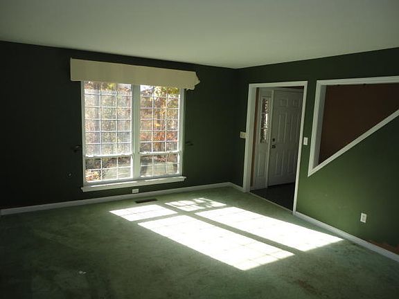 5th image of 443 Richard Dr