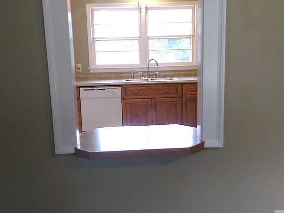 3rd image of 216 Montgomery St