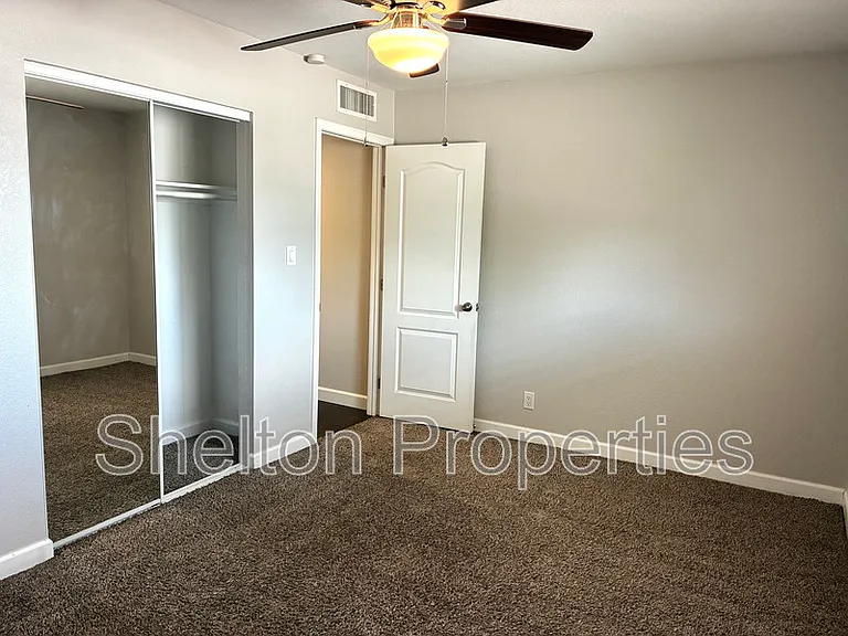 1421 S Roberts Rd — Photo 20