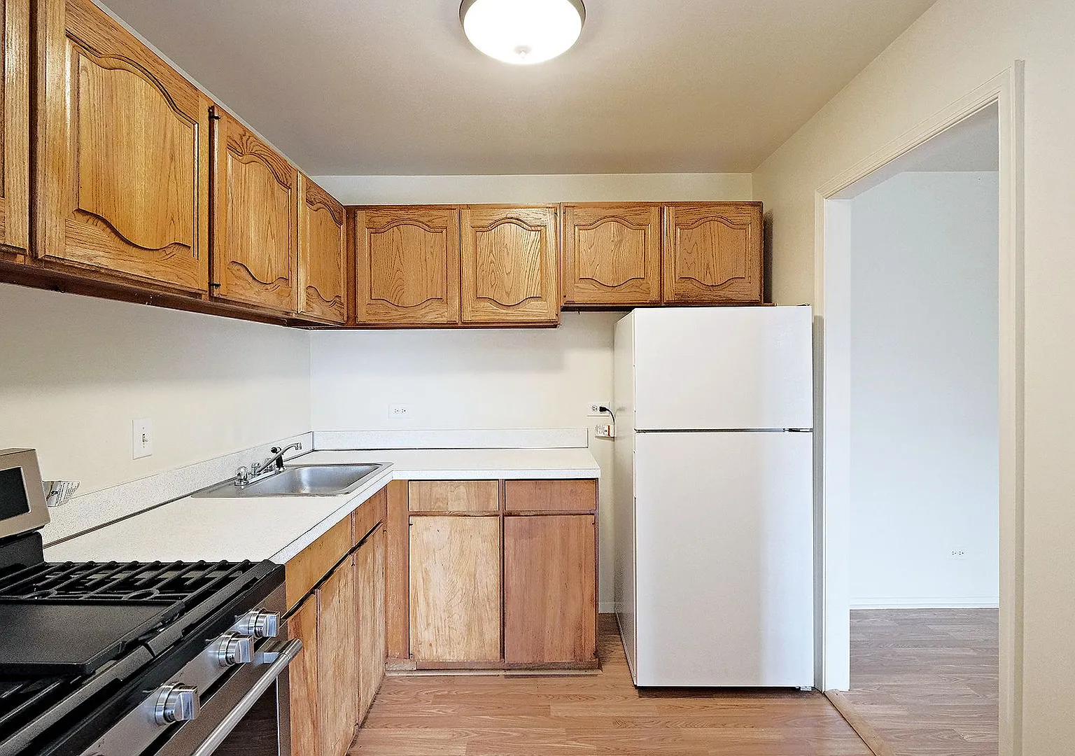 North Downtown Condo With Water/Sewer, Gas, Electricity Included — Photo 4