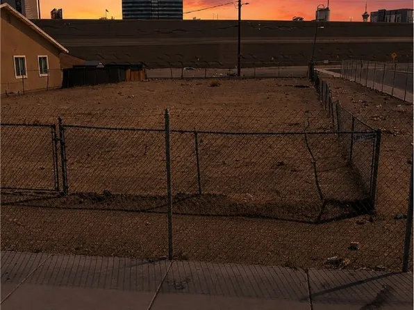 633 W McWilliams Ave, Las Vegas, NV 89106