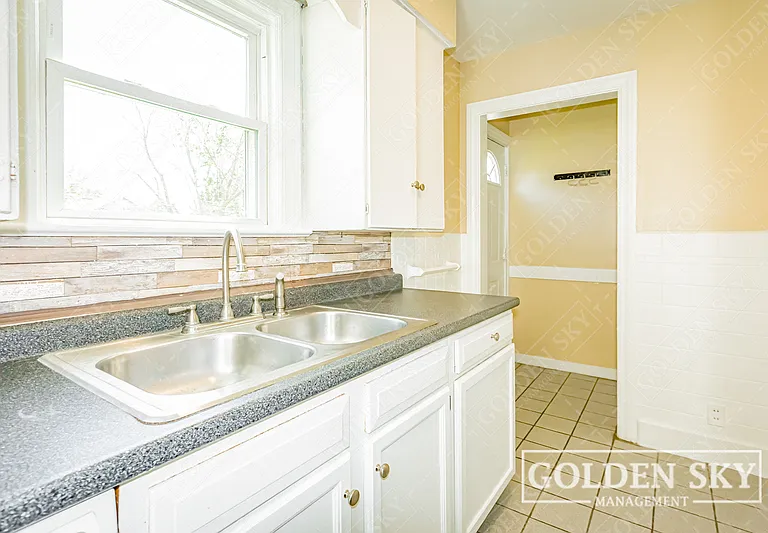 1115 W Bethel Ave — Photo 7