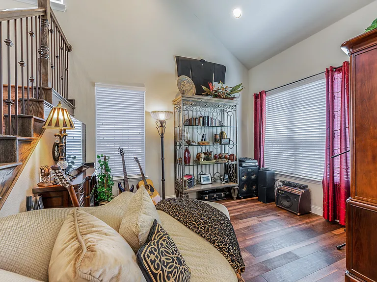 316 Chinchester Dr — Photo 9