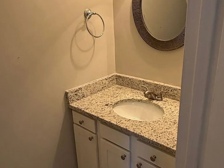1076 Nichols Dr — Photo 9