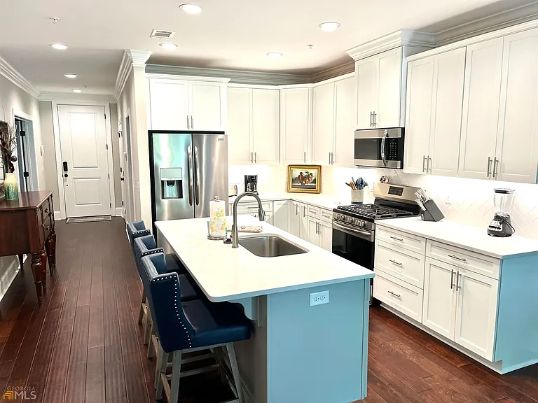 111 Gascoigne Ave #204 — Photo 12