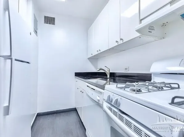 330 East 46th Street image 5 of 8