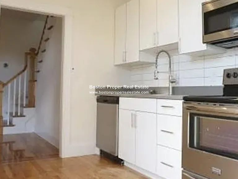 497 Beacon St #9 — Photo 6