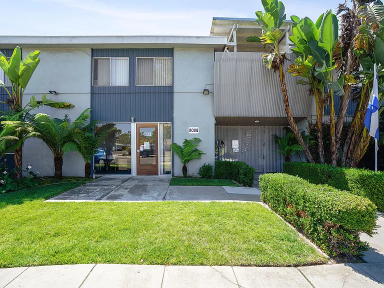 Wavecrest/Lanai Apartments — Photo 1