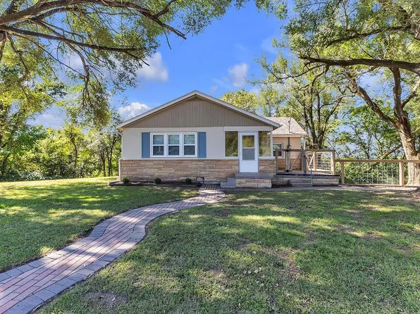 734 Riverview Dr, Saint Joseph, MO 64503