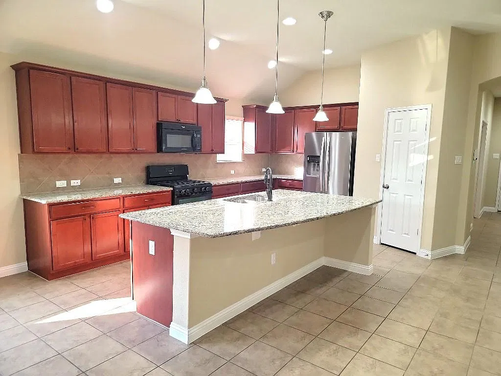 1844 Elaina Loop — Photo 2