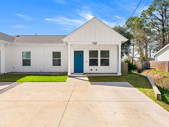 3rd image of 2566 Oak St #2566