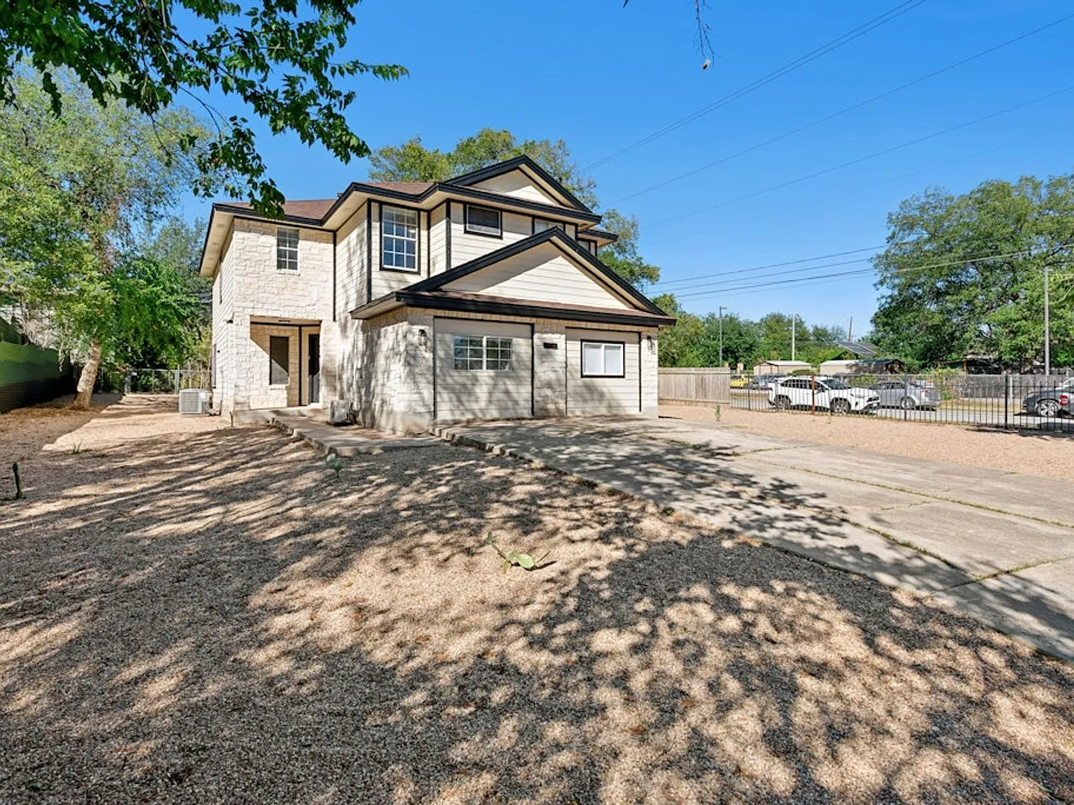 1708 E 17th St #A - Newly Remodeled Duplex Great Location! — Photo 2